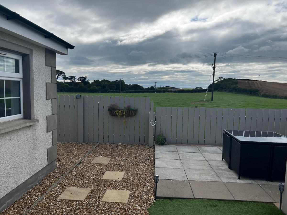 Smythe Cottage Kirkistown エクステリア 写真